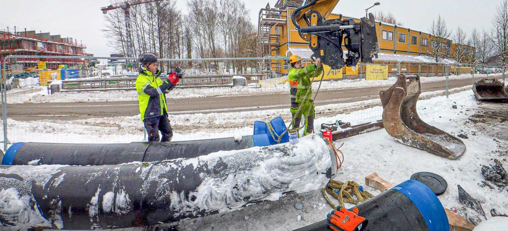 Fotograf Jørn Søderholm på anlegg på Fornebu